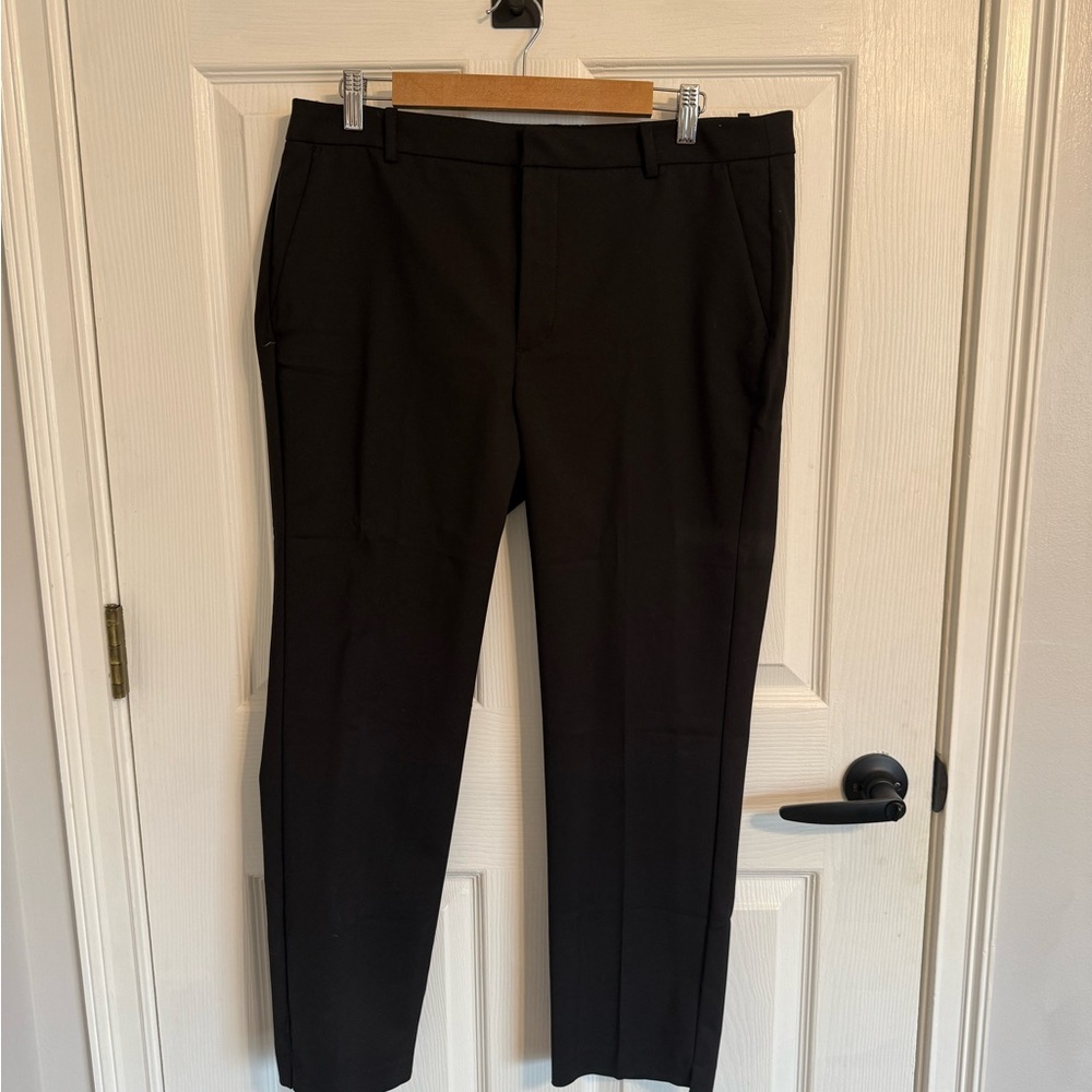 Women’s Black Dress Pants, flat front, pockets, stretchy in perfect condition